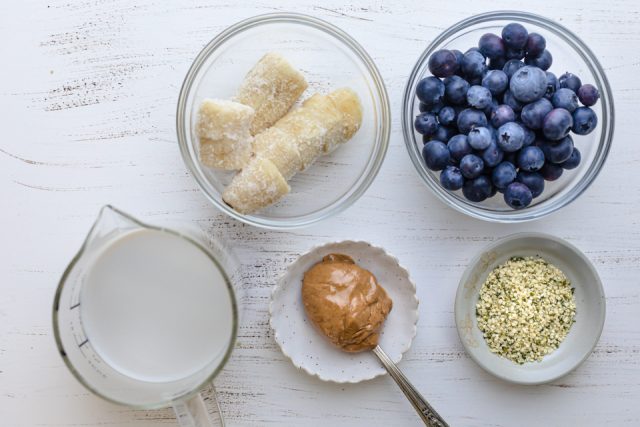Ingredients to make the recipe: blueberries, bananas, hemp seeds, milk, almond butter