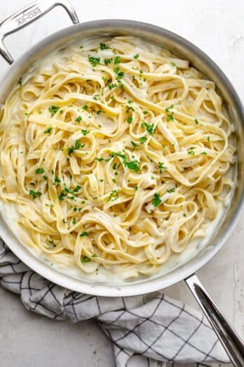 Final cauliflower alfredo tossed with fettuccine in a large pan