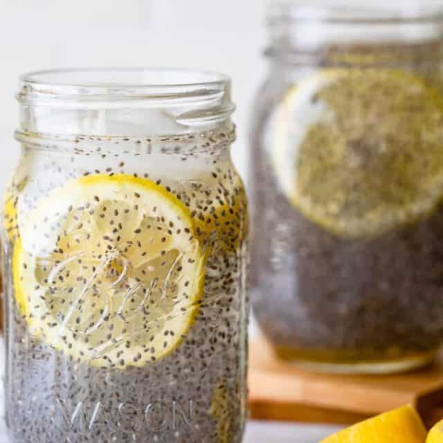 Two large mason jars filled with chia fresca and round lemon slices
