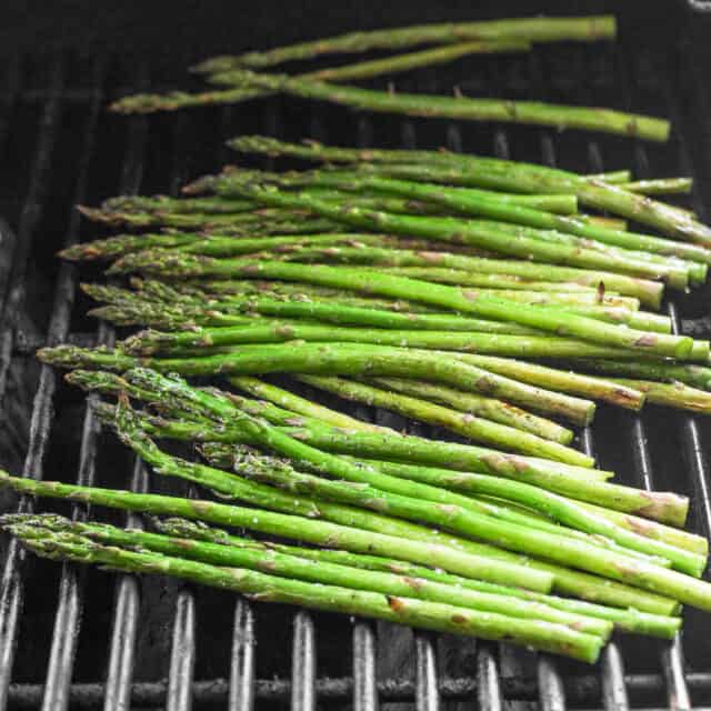 Asparagus on the grill