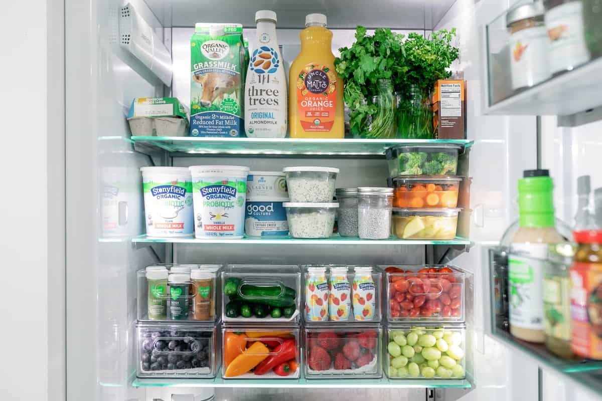 How to organize your fridge, upper shelves