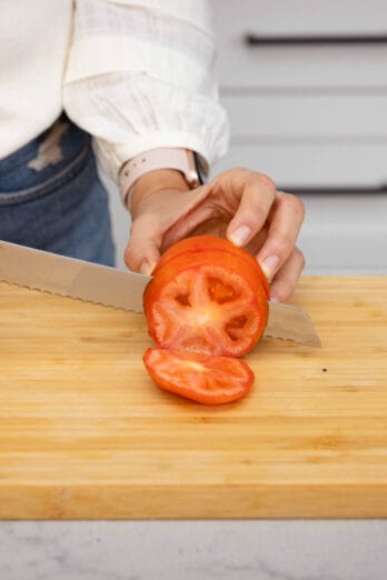Featured image of Yumna cutting tomato with serrated knife on cutting board