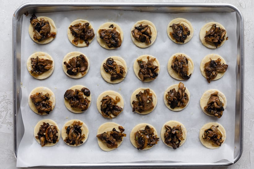 Puff pastry round topped with the mushroom filling